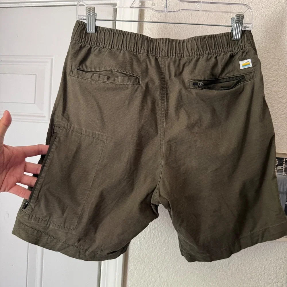 VUORI olive green men's athletic cargo pull on drawstring shorts